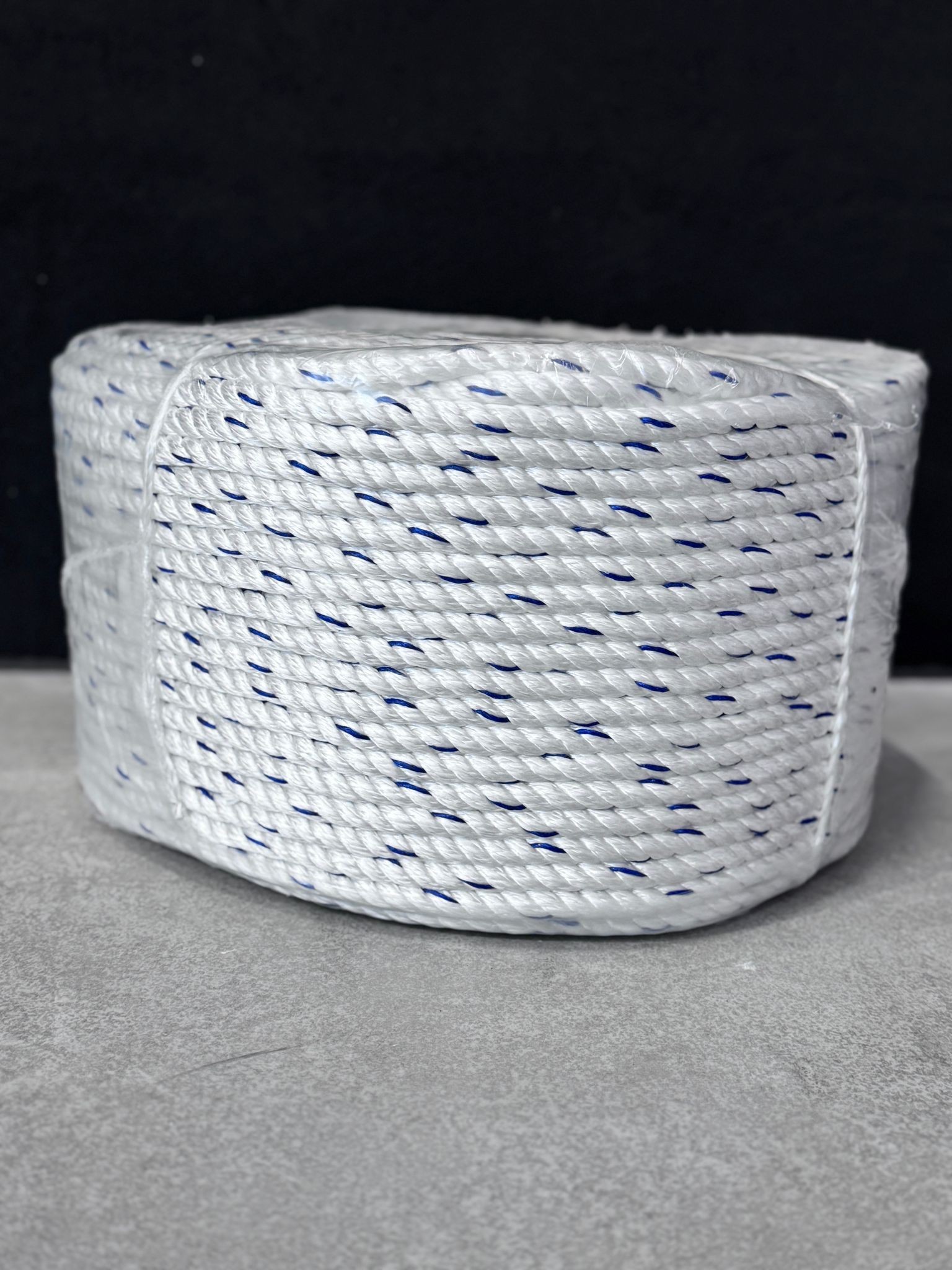 Magnaro-Flex rope (3 strand) White - 28mm x 220m | Products | Traconed