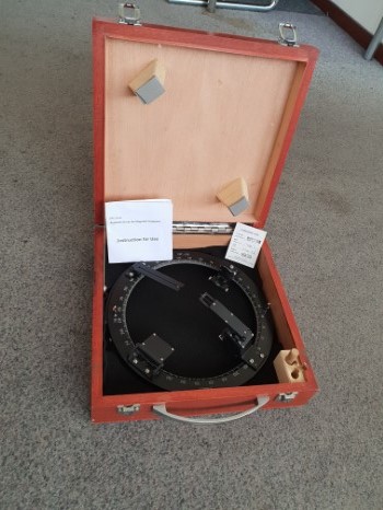 Azimuth circle ID 247mm in wooden box