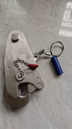 Off-load release mechanism hook for rescueboat and lifeboat