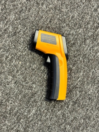 Infrared (non-contact) digital thermometer -50/+400ºC.