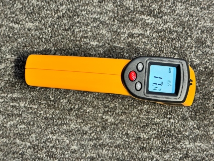 Infrared (non-contact) digital thermometer -50/+400ºC.