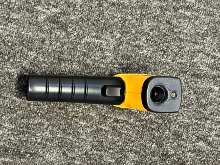 Infrared (non-contact) digital thermometer -50/+400ºC.