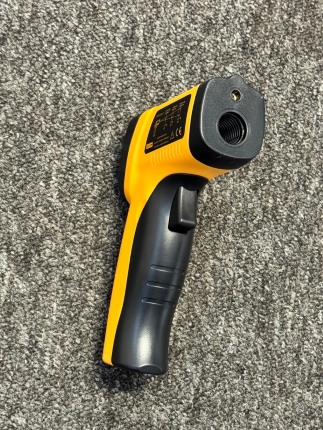 Infrared (non-contact) digital thermometer -50/+550ºC.