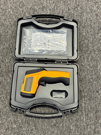 Infrared thermometer (non-contact) -50/+700ºC.  S= 12:1