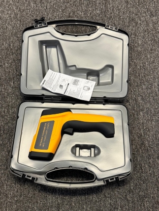 Infrared thermometer (non-contact) -30/+1150ºC.  S= 20:1