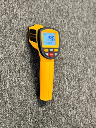 Infrared thermometer (non-contact) -30/+1150ºC.  S= 20:1
