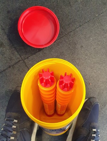 Small watertight container for distresssignals 3ltr