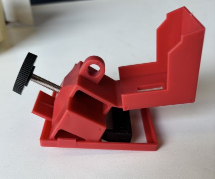 Circuit Breaker Lockout for 480-600v upto 41mm