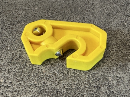 Universal circuit breaker lockout yellow